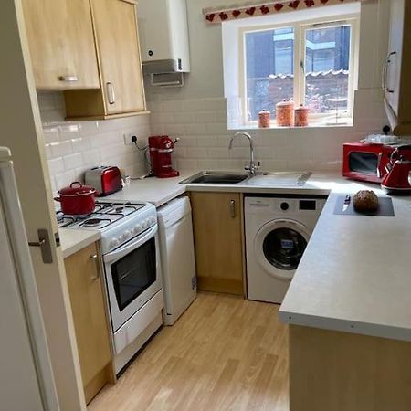 Centre Of Town House 3 Bedrooms Sleeps 5 And Infant Free Onsite Parking 2 Cars King's Lynn Exterior photo